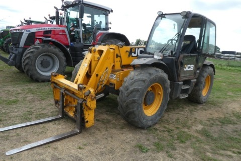 JCB 541-70 Agri-Plus telehandler c/w pallet tines, Q-fit headstock, pick-up hitch, NK14 FWD, 8341 hrs