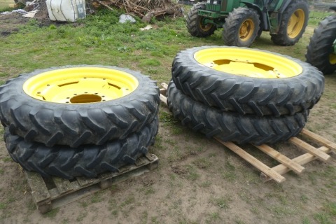 Set of John Deere 13.6 R48 and 11.2 R36 row crop wheels, to fit JD6930