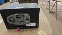 Yale combination/key lockable safe box - 3