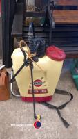 Knapsack sprayer