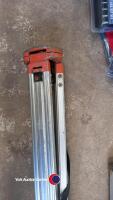 Nikon A2-1 automatic level with tripod and staff - 5