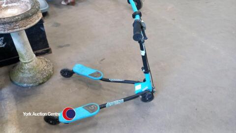 3 wheel childs scooter