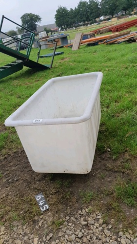 Plastic storage tub on wheels