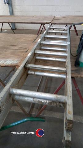 Small adjustable aluminium ladder