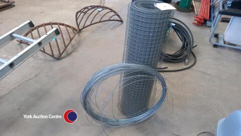 Fencing wire roll