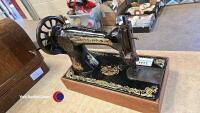 Vintage Singer hand crank sewing machine - 2