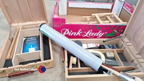 2 x Winsor & Newton Medway Artists box, also table top easel and quantity of new brushes.