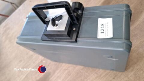 Cathedral lockable strong box plus key