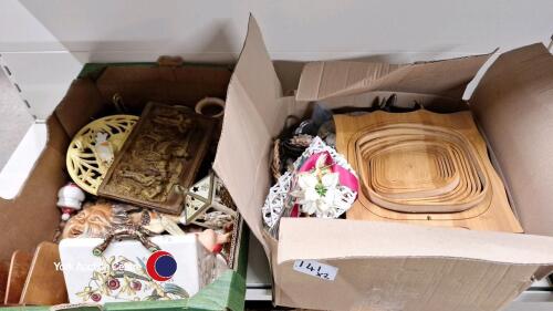 Box of assorted household ornaments