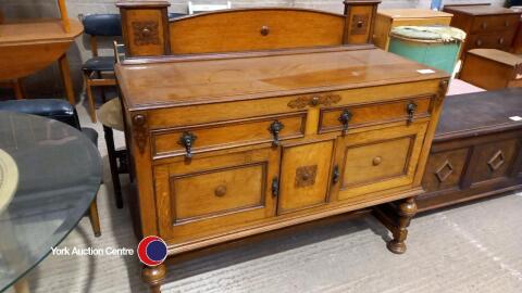 Oak sideboard, 2 drawer, 2 cupboards with carved detailing