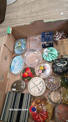Quantity of paper weights