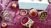 Trinket box with various rings - 3
