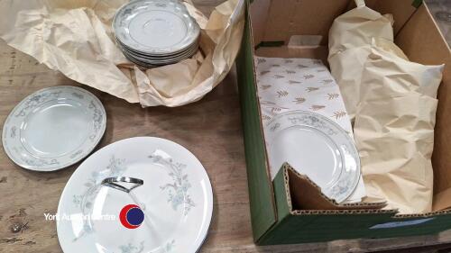 Fine Porcelain tea service including cake plate with handle, immaculate condition