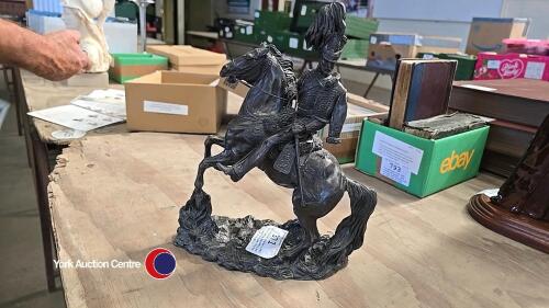 An original signed 1980 David Geenty Heredities cold cast bronze figure group of a Cavalry Hussar Dragoon, DG17 Light Brigade, excellent, undamaged used condition - some wear to the felt under base. 30cm h, 2.2kg