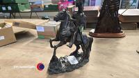 An original signed 1980 David Geenty Heredities cold cast bronze figure group of a Cavalry Hussar Dragoon, DG17 Light Brigade, excellent, undamaged used condition - some wear to the felt under base. 30cm h, 2.2kg - 3
