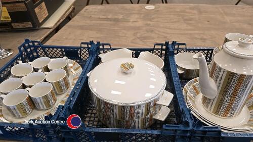 40 pieces of 1970's Midwinter pattern tableware