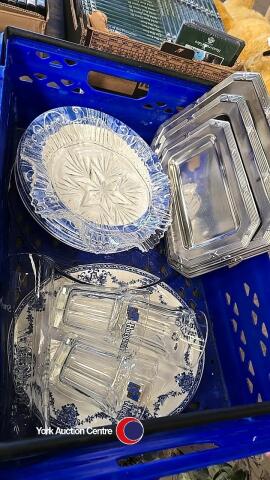 Box of miscellaneous kitchen items
