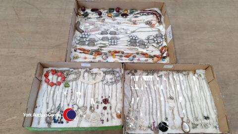 3 x trays of fashion/costume jewellery