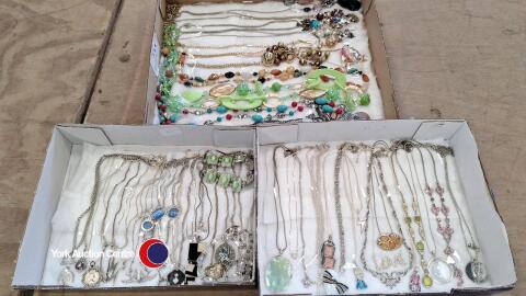 3 x trays of fashion/costume jewellery