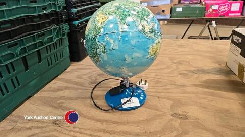 Illuminating world globe