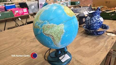 Illuminating world globe
