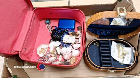 Quantity of costume jewellery inc jewellery box and vanity case