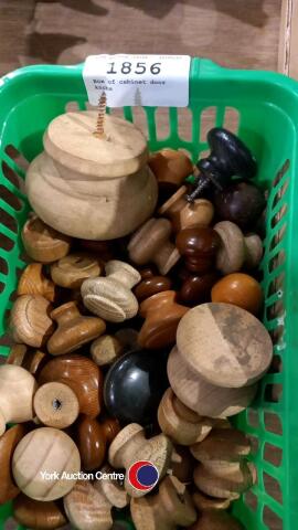 Box of cabinet door knobs