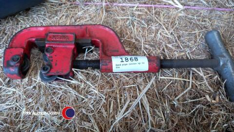 Hand pipe cutter up to 2in