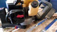 McCulloch petrol hedge trimmer - 4