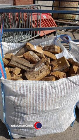 Oak logs in bulk bag