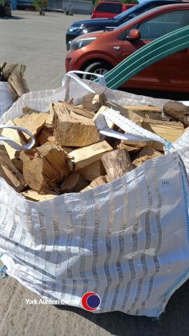 Ventilated bulk bag of logs