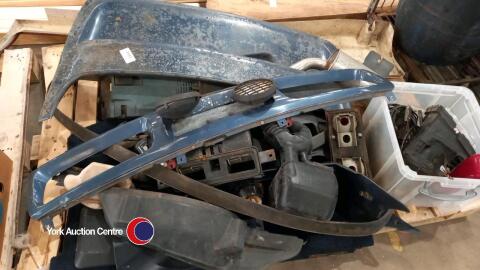 Pallet of Sierra XR4 items including interior and steering etc