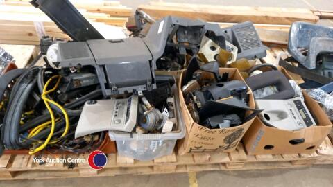 Pallet of Sierra XR4 items including interior and steering etc