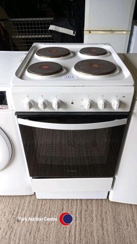 Freestanding electric oven with 4 hob top, approx 6 years old