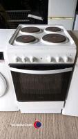 Freestanding electric oven with 4 hob top, approx 6 years old