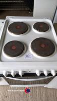 Freestanding electric oven with 4 hob top, approx 6 years old - 2