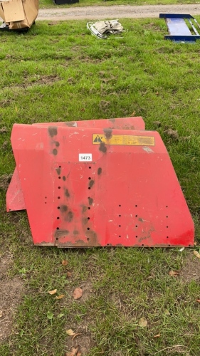 Pair of tractor rear mudguards