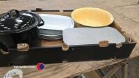 Vintage enamel dishes and cooking pot with lid - 4