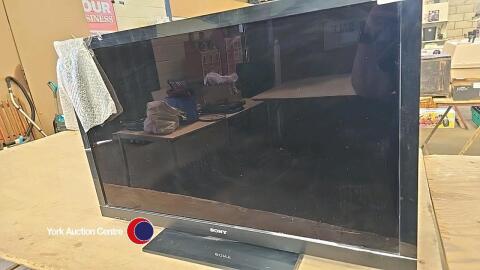 Sony black 40in HX TV and base, approx 3 years old