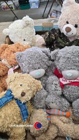 Various collectable teddies