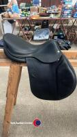 17.5' Devoucoux Socoa Calfskin jump saddle with green piping. Excellent condition. One owner. - 5
