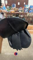 17.5' Devoucoux Socoa Calfskin jump saddle with green piping. Excellent condition. One owner. - 6