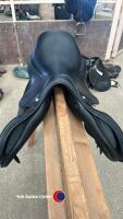 17.5' Devoucoux Socoa Calfskin jump saddle with green piping. Excellent condition. One owner. - 7