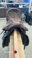17.5' black leather Fieldhouse saddle - 3