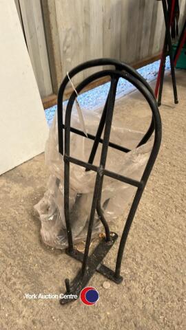 2 Saddle racks