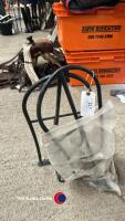 2 Saddle racks - 3