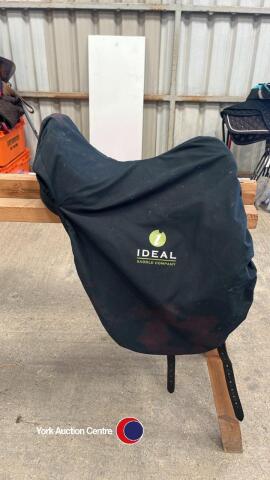 17' Ideal Black leather Dressage saddle with long flocked panels ( Good Thoughbred fit) Has had very minimal use, Excellent condition.
