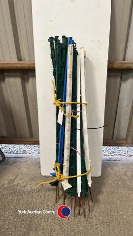 Bundle of electric fencing posts