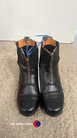 Child jodhpur boots