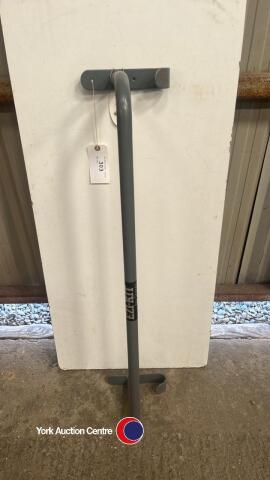 Rug rail